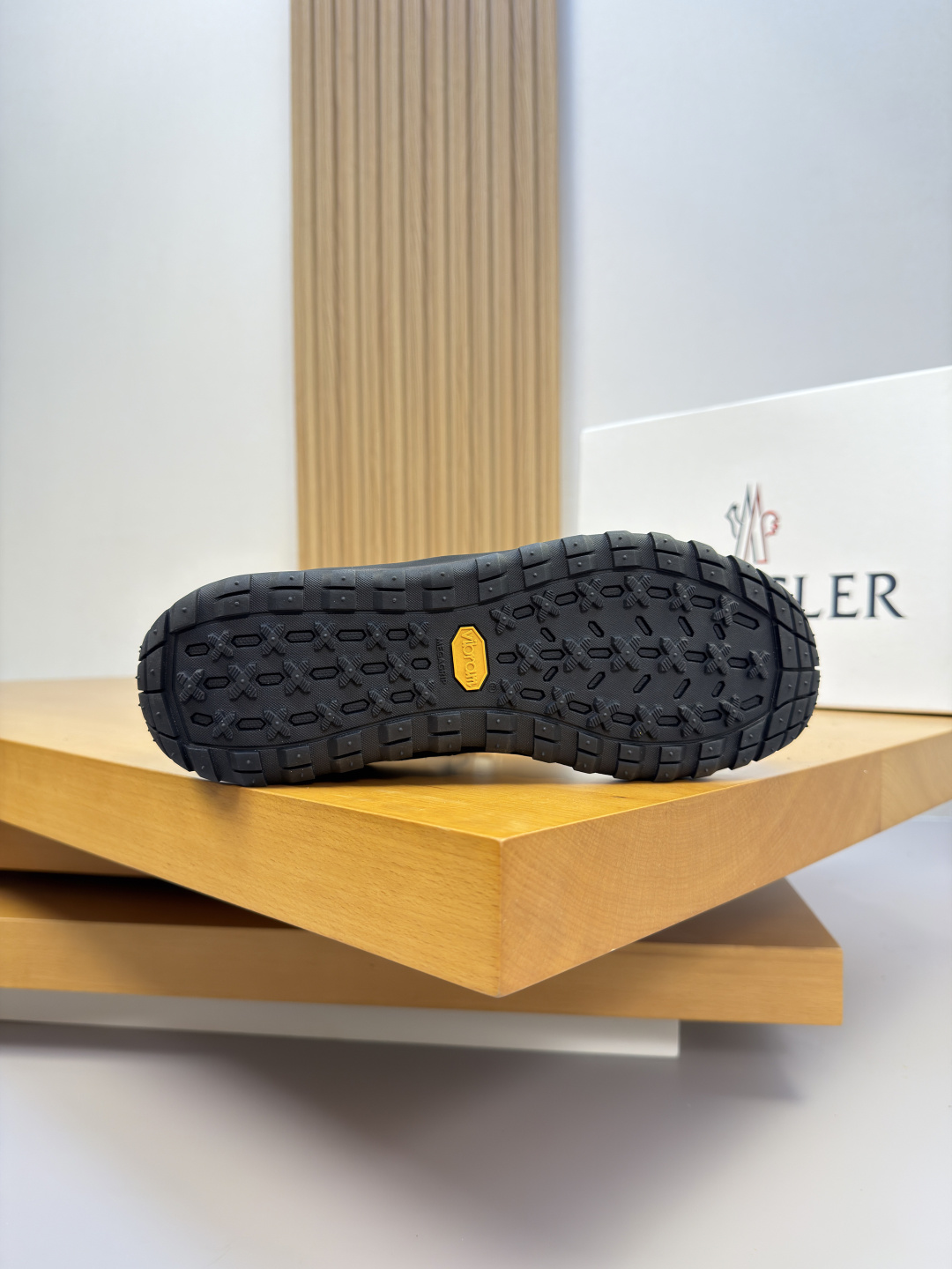 [Moncler] 몽클레어 몽클레르 프리미엄 나파 & 히트컷 'M' 메쉬 콤비 스니커즈 신발