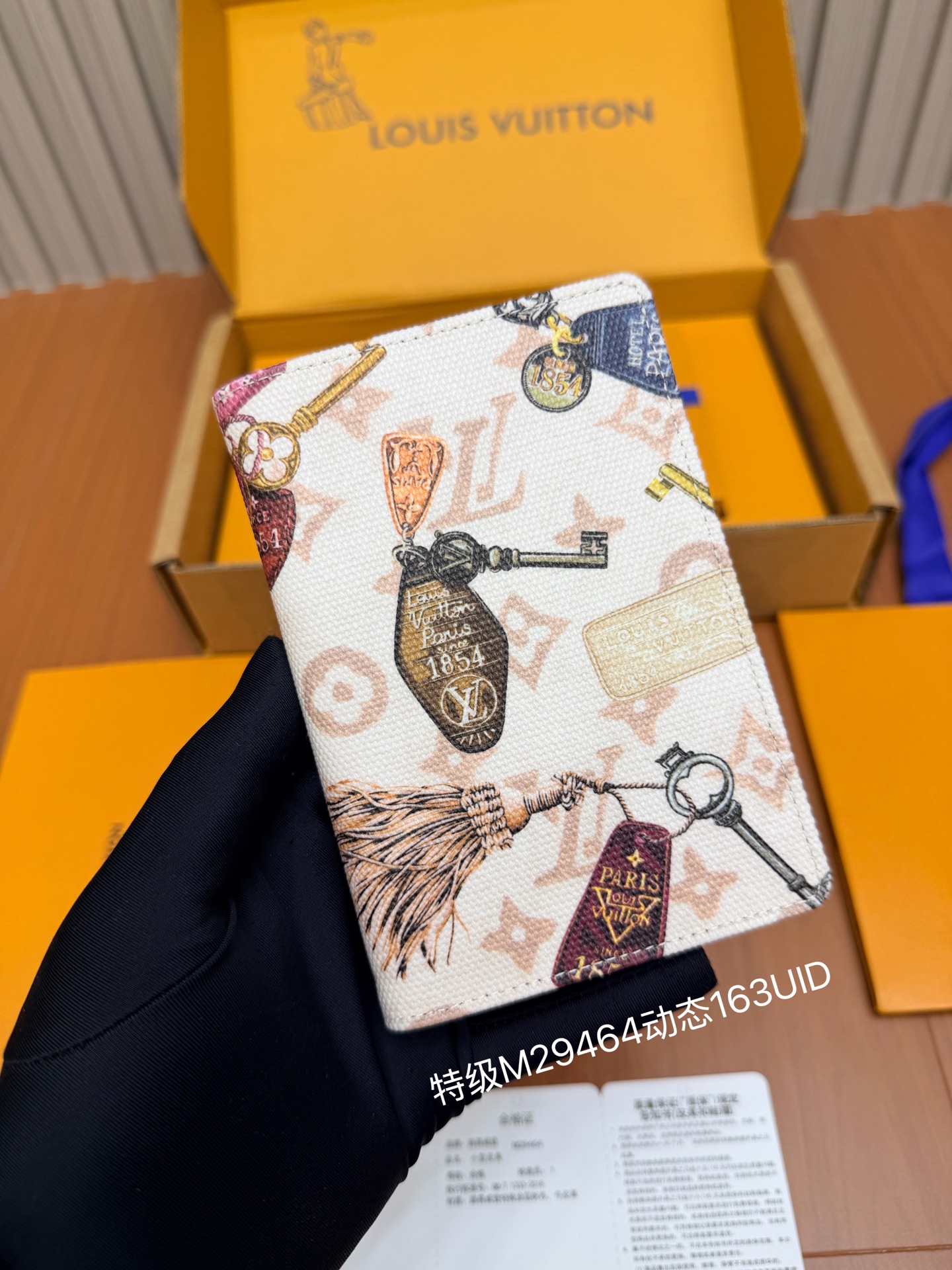 [Louis Vuitton] LV 루이비통 M29464 프리미엄 미디움 월렛 (세로형) 여권 지갑