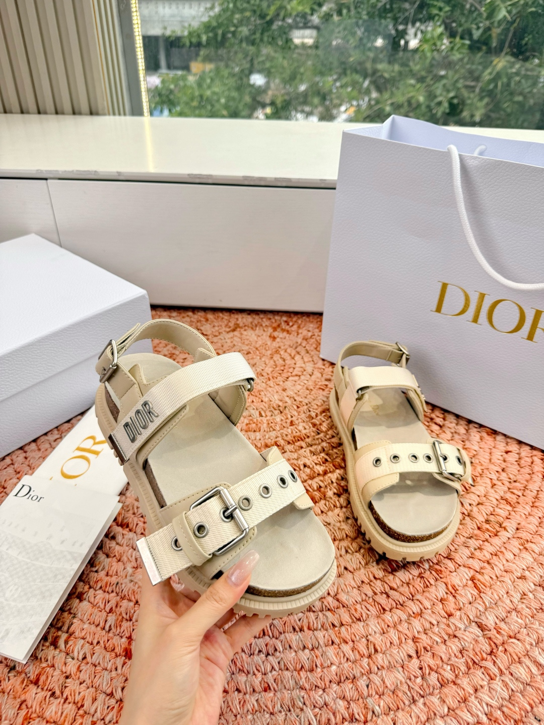 디올(DIOR) CD 버클 샌들 신발