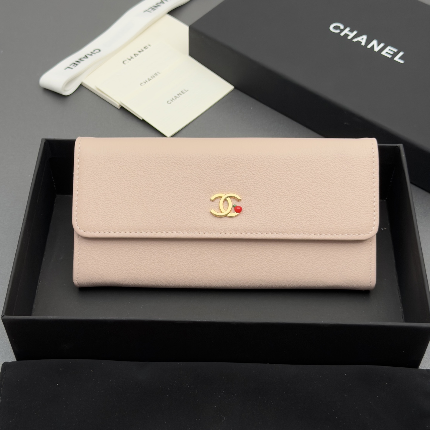[Chanel] 샤넬 메탈 로고 플랩 롱 월렛 장지갑