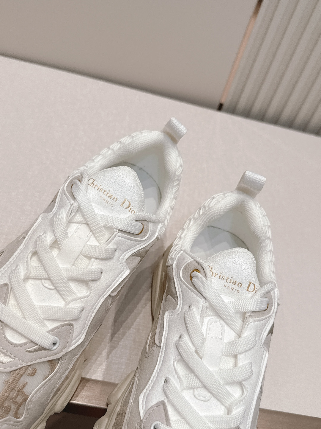 디올(DIOR) 크로노 스니커즈 신발