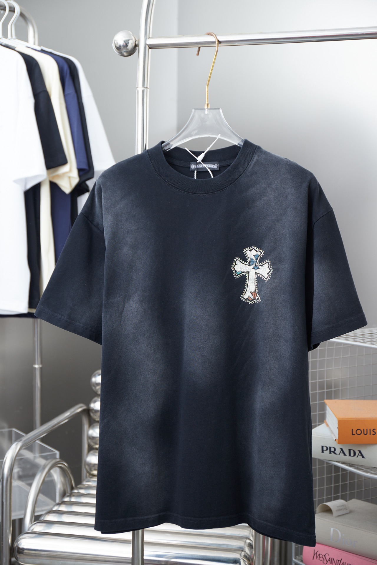 크롬하츠(Chrome Hearts) 크로스 자수 핫픽스 반팔 티셔츠 상의 의류