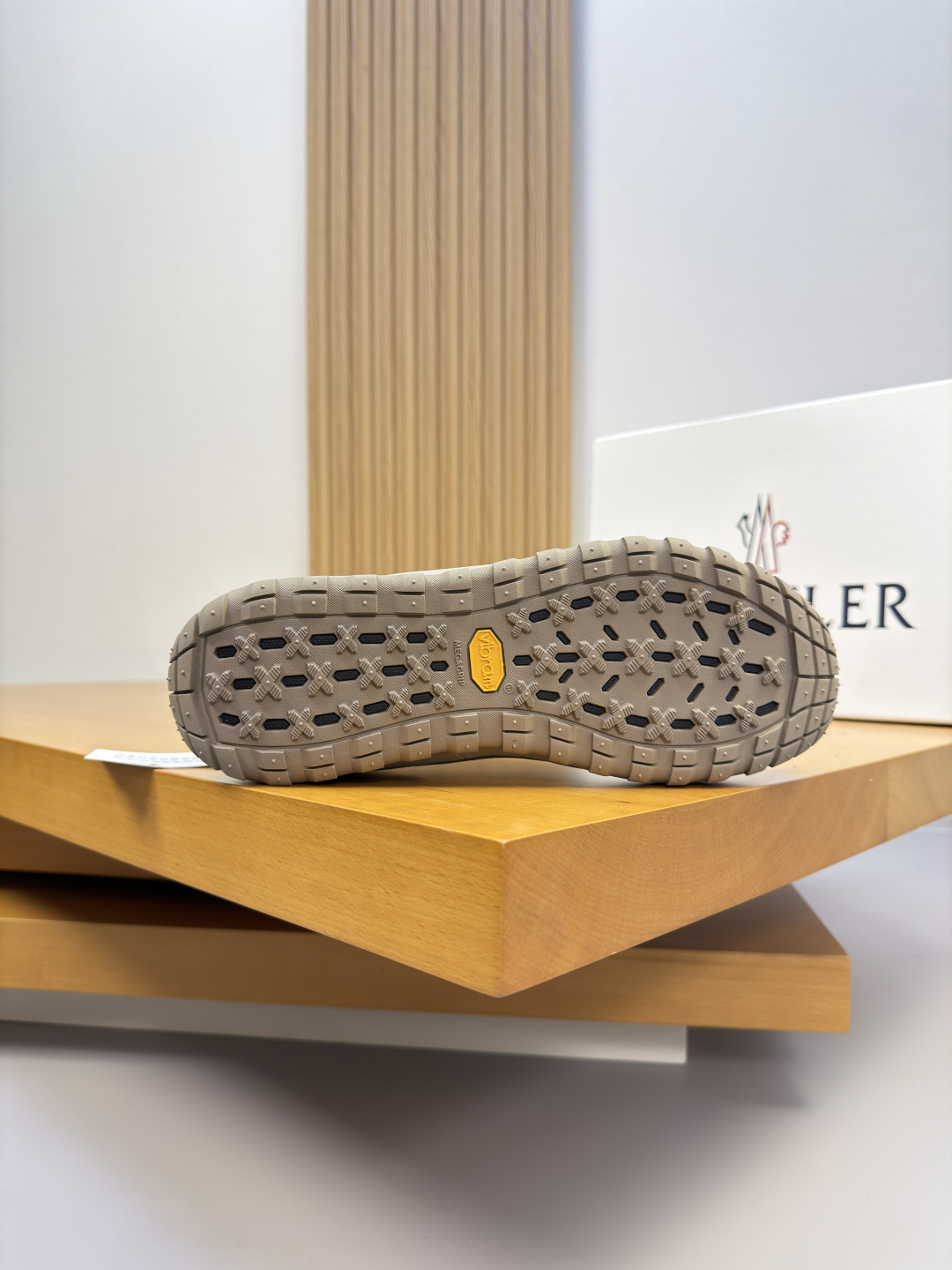 [Moncler] 몽클레어 몽클레르 프리미엄 나파 & 히트컷 'M' 메쉬 콤비 스니커즈 신발