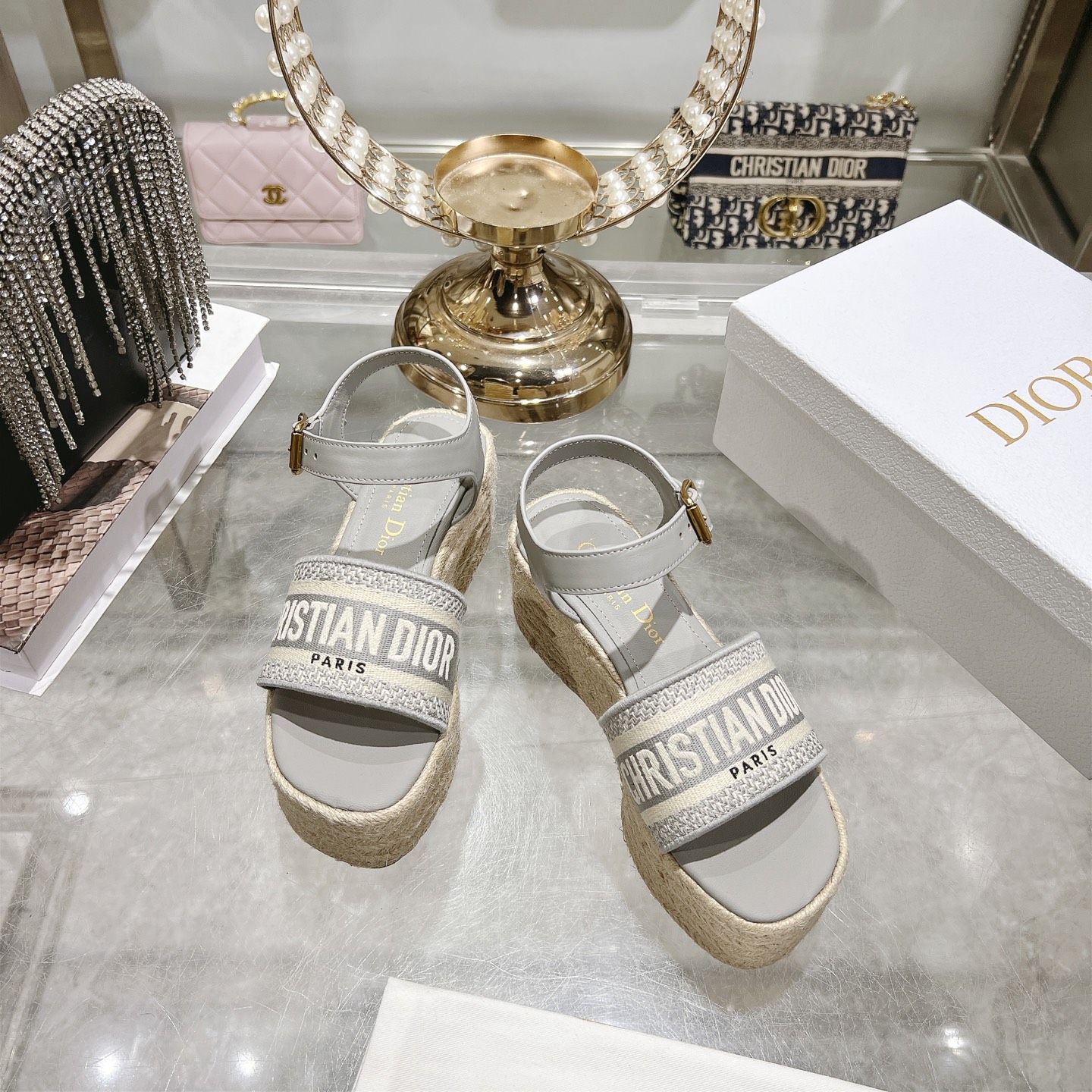 디올(DIOR) Dway 로고 밴드 앵클 스트랩 웨지 샌들 신발