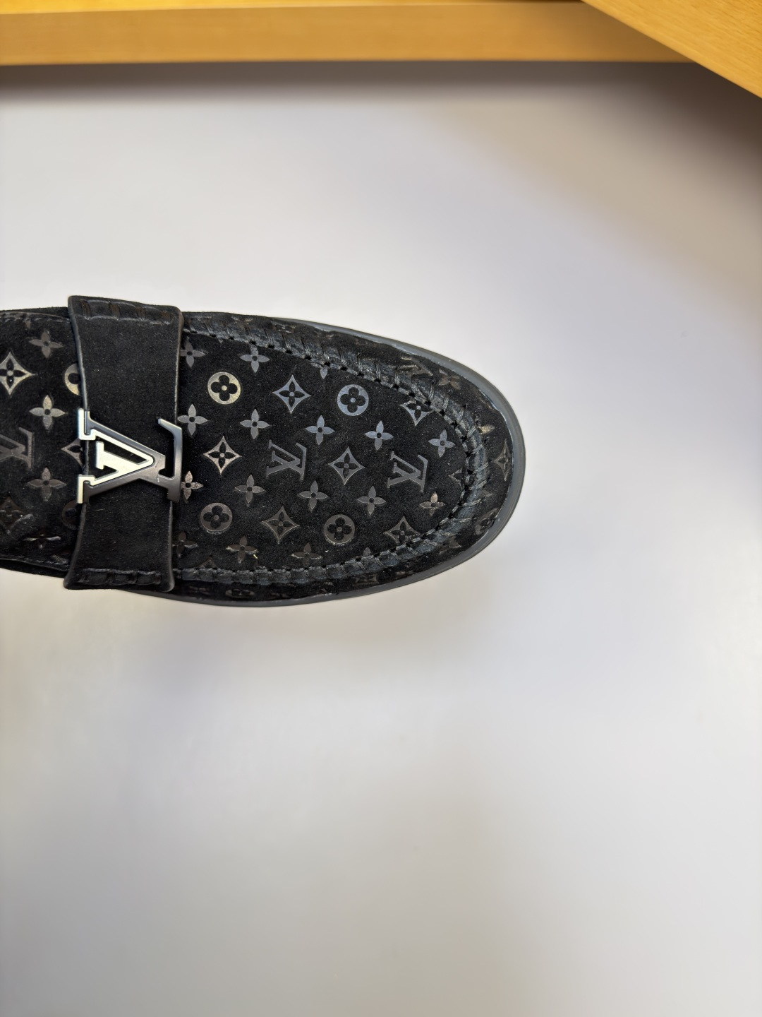 [Louis Vuitton] LV 루이비통 프리미엄 스웨이드 엠보싱 메탈버클 캐주얼 로퍼 신발
