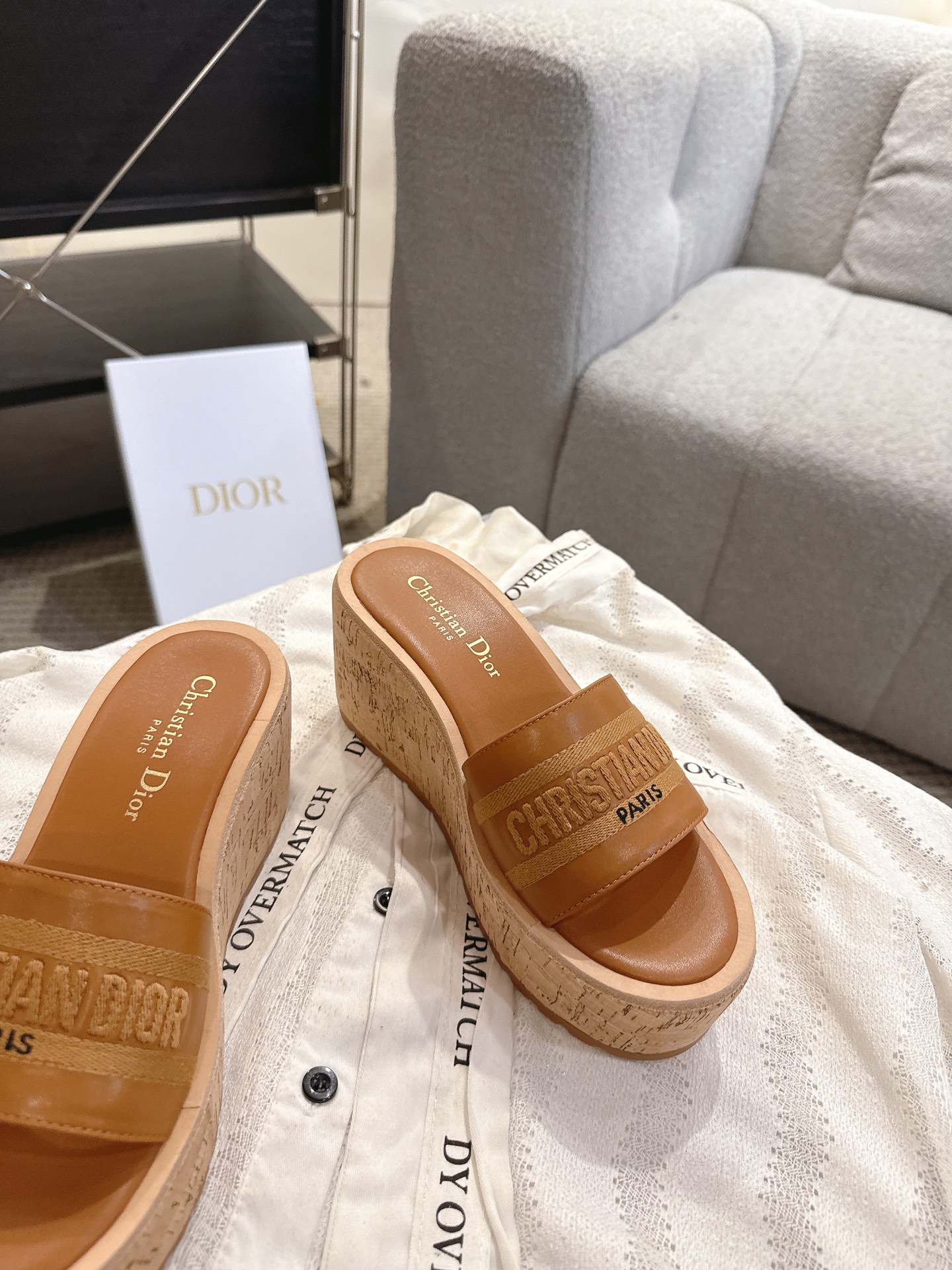 디올(DIOR) 로고 자수 플랫폼 웨지 슬리퍼 신발