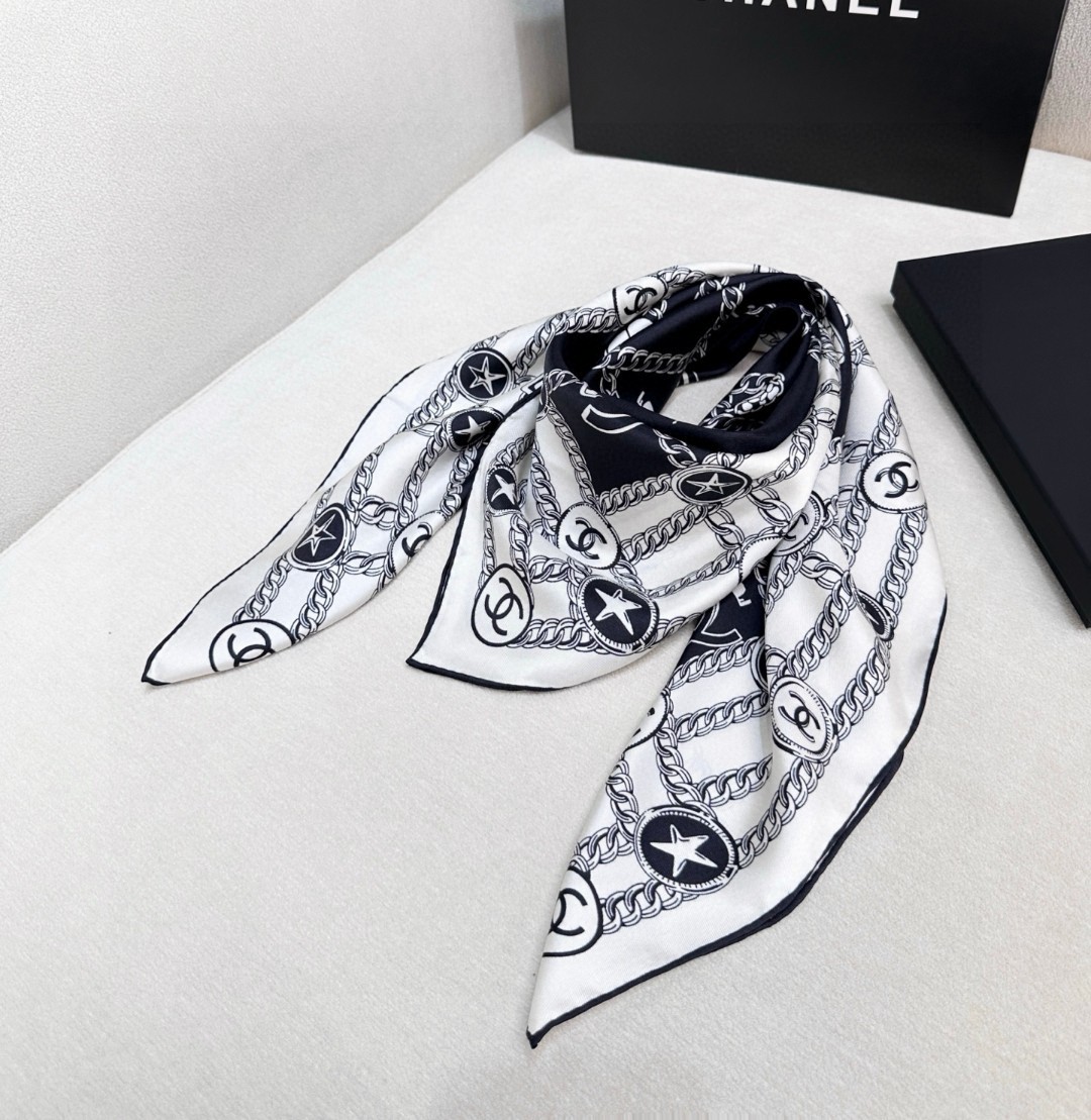 샤넬(CHANEL) 트윌 실크 스퀘어 목도리 스카프