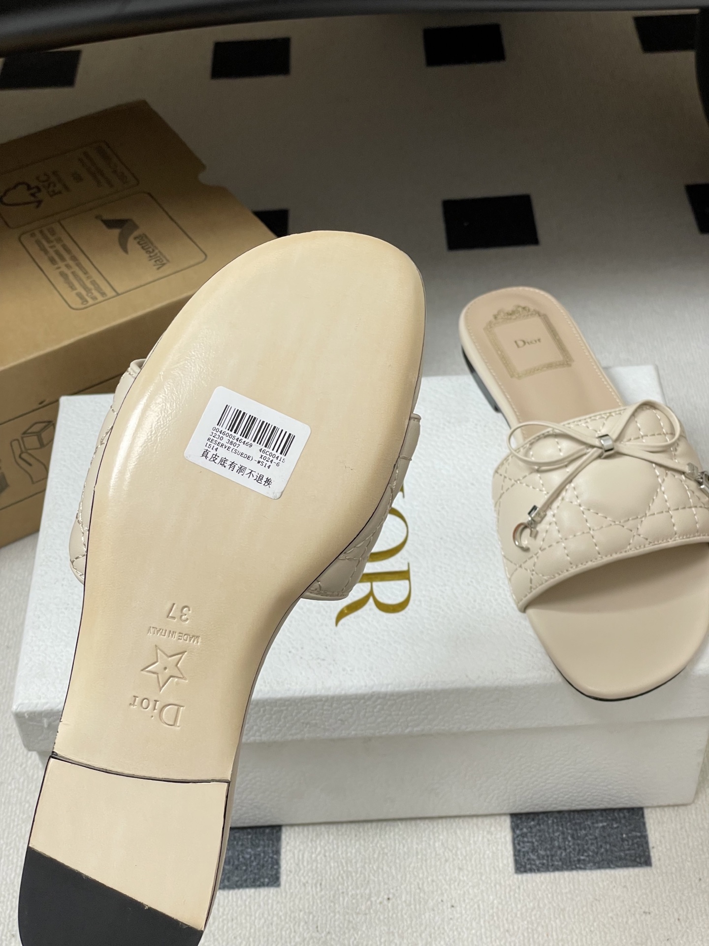 디올(DIOR) 퀼팅 리본 슬리퍼 신발