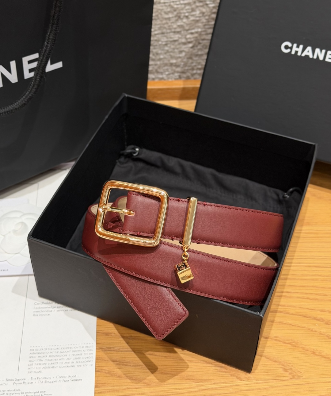 샤넬(CHANEL) 카프스킨 브라스 핀 골드 버클 벨트