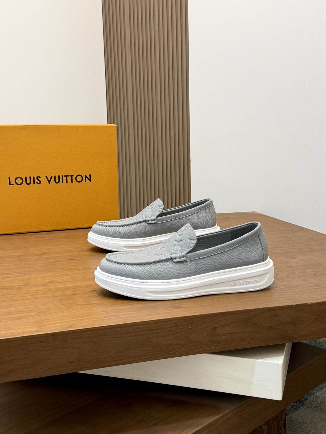 [Louis Vuitton] LV 루이비통 맨즈 프리미엄 캐주얼 슬립온 스니커즈 신발