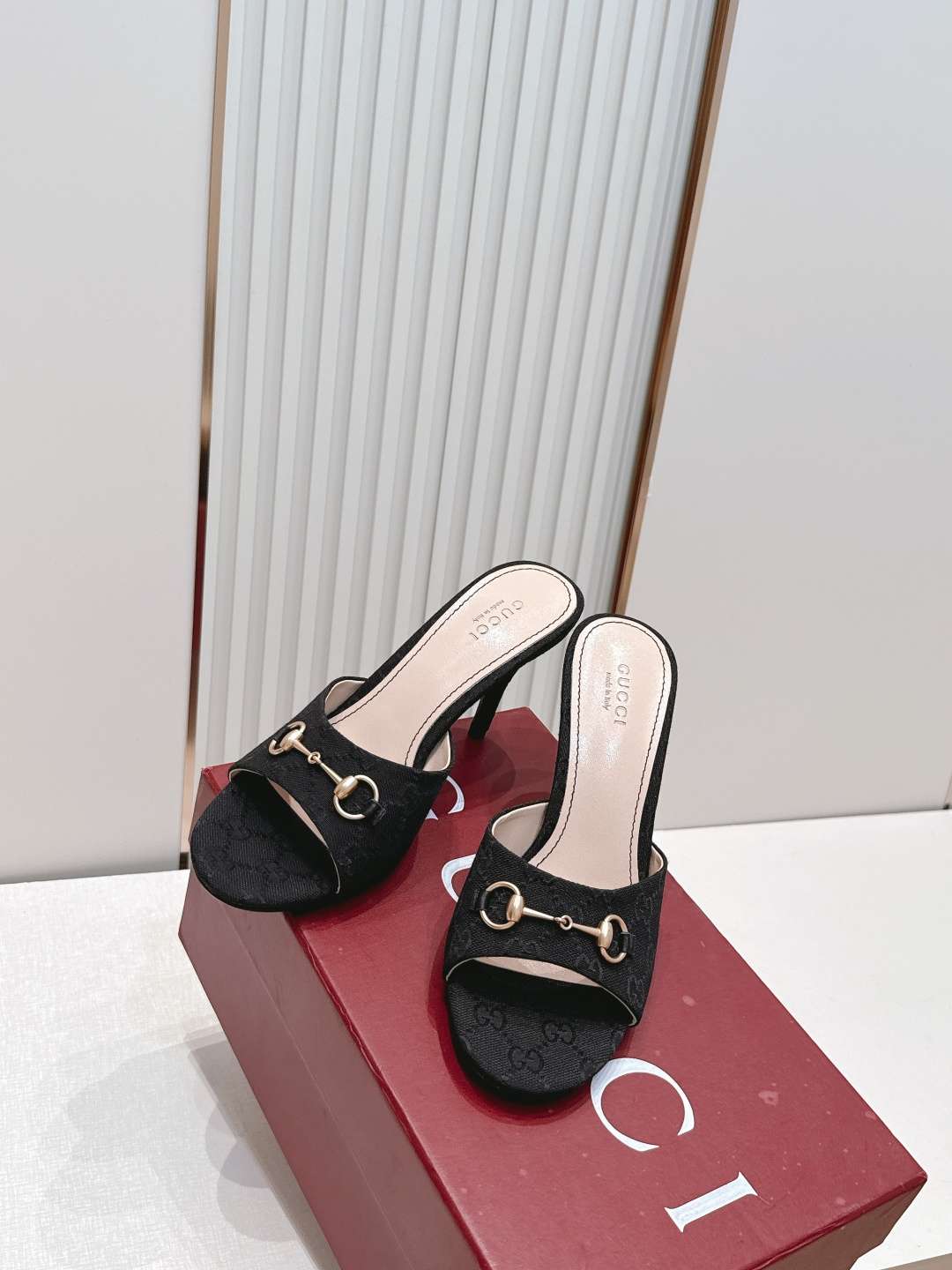 구찌(GUCCI) 홀스빗 모노그램 뮬 힐 신발
