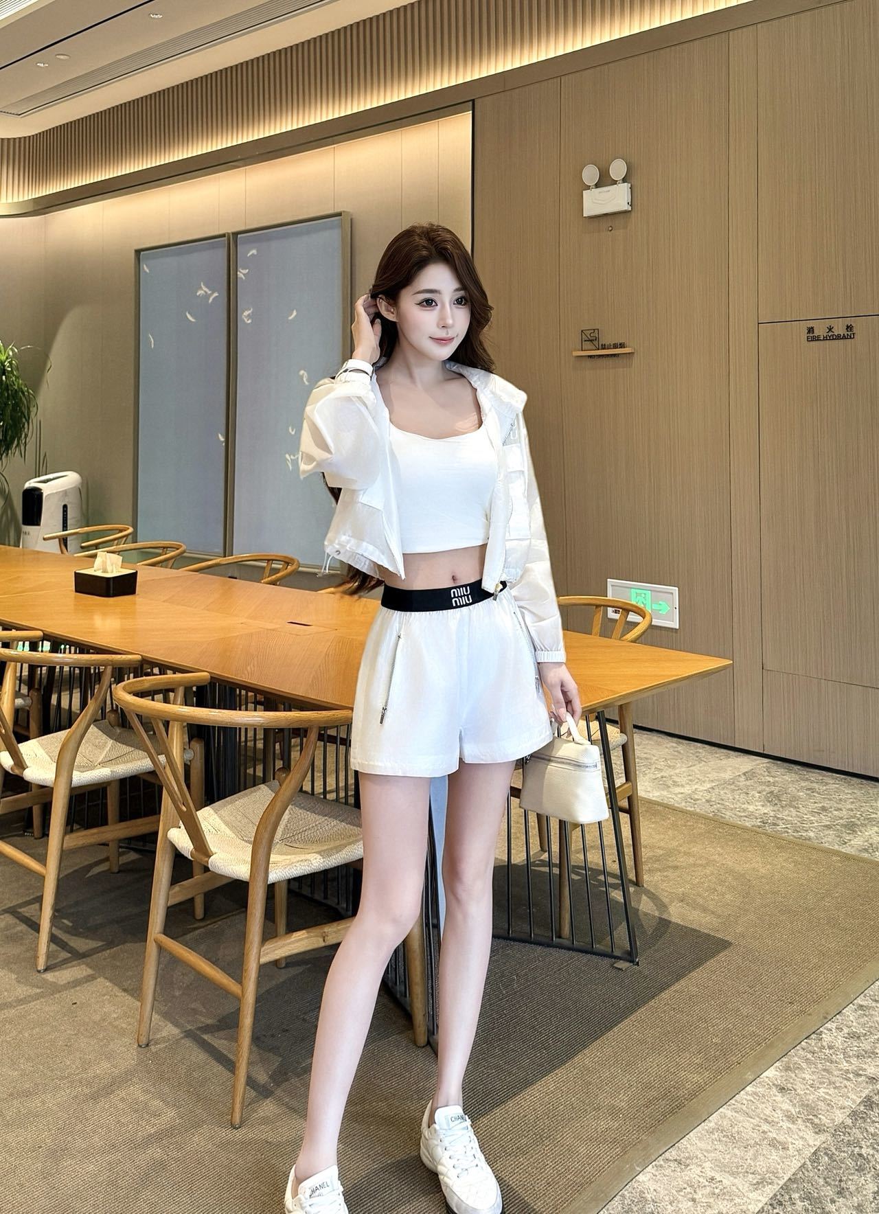 miumiu 미우미우 26SS 하이엔드 텍스처 바람막이 선케어 자켓 재킷 + 반바지 세트업 의류