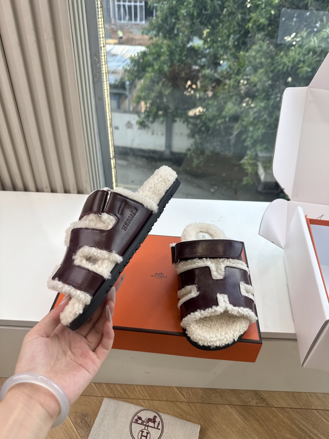 에르메스(HERMES) 시어링 퍼 뮬 슬리퍼 신발