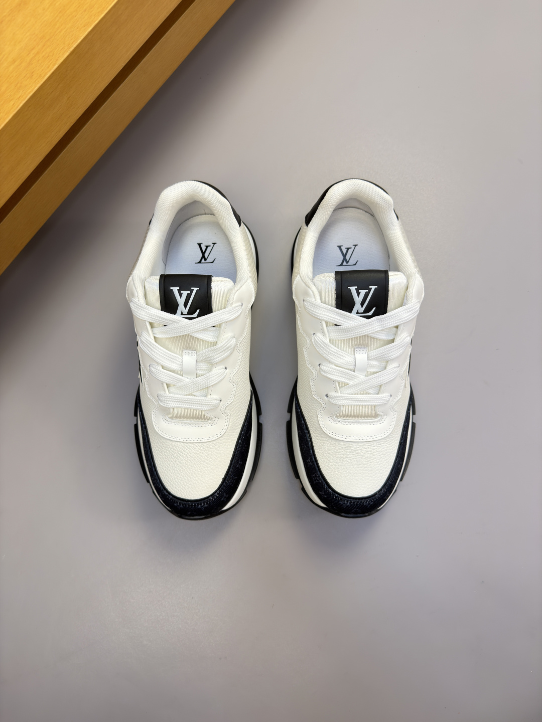[Louis Vuitton] LV 루이비통 프리미엄 슈링크 & 모노그램 콤비 스니커즈 신발