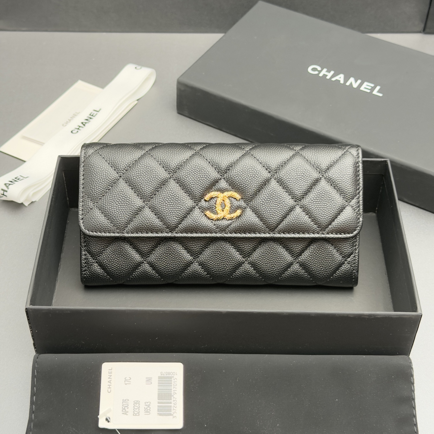 [Chanel] 샤넬 26SS 캐비어 멀티 젬스톤 플랩 장지갑