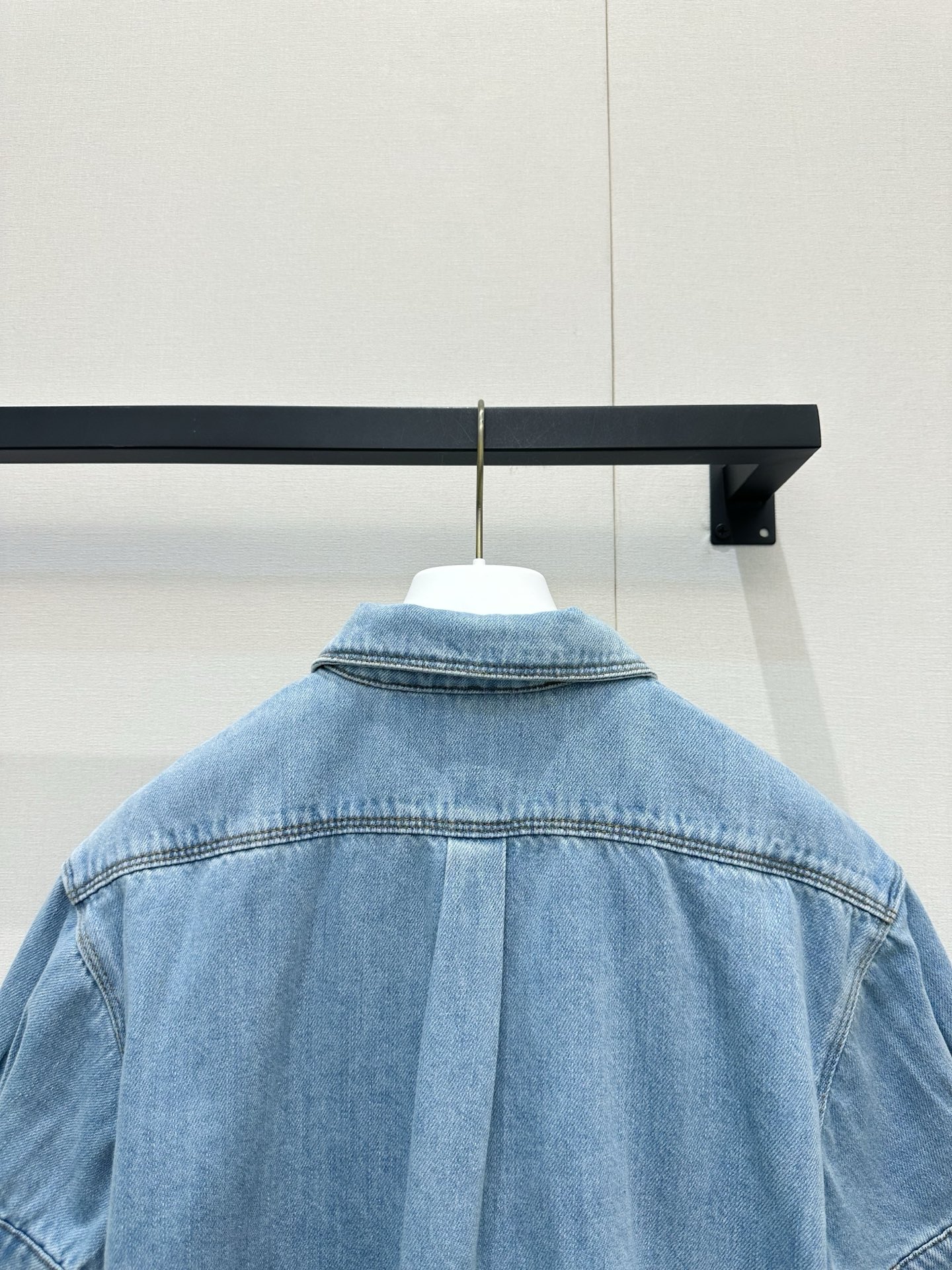 로에베(LOEWE) 아나그램 자수 반팔 데님 셔츠 의류