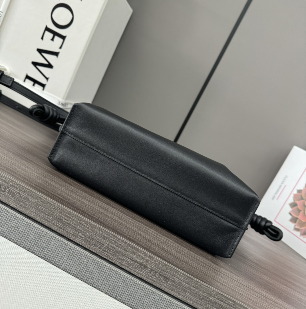LOEWE 로에베 Flamenco 플라멩코 퍼스 나파 카프스킨 파우치 숄더백 가방