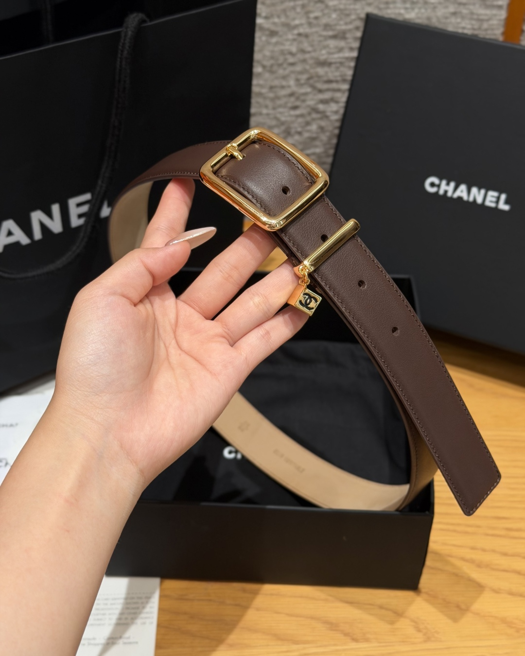 샤넬(CHANEL) 카프스킨 브라스 핀 골드 버클 벨트