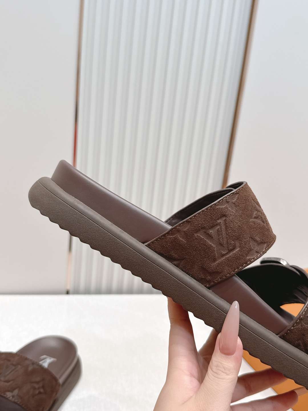 루이비통(LV) 남성 더블 버클 슬라이드 샌들 신발