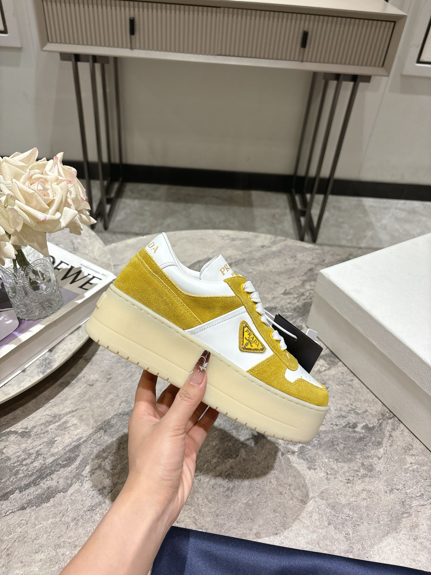 프라다(PRADA) 삼각 로고 플랫폼 스니커즈 신발