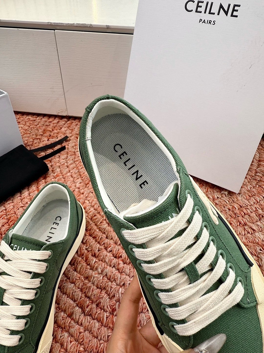 셀린느(CELINE) 트리오페 로고 플랫폼 캔버스 스니커즈 신발