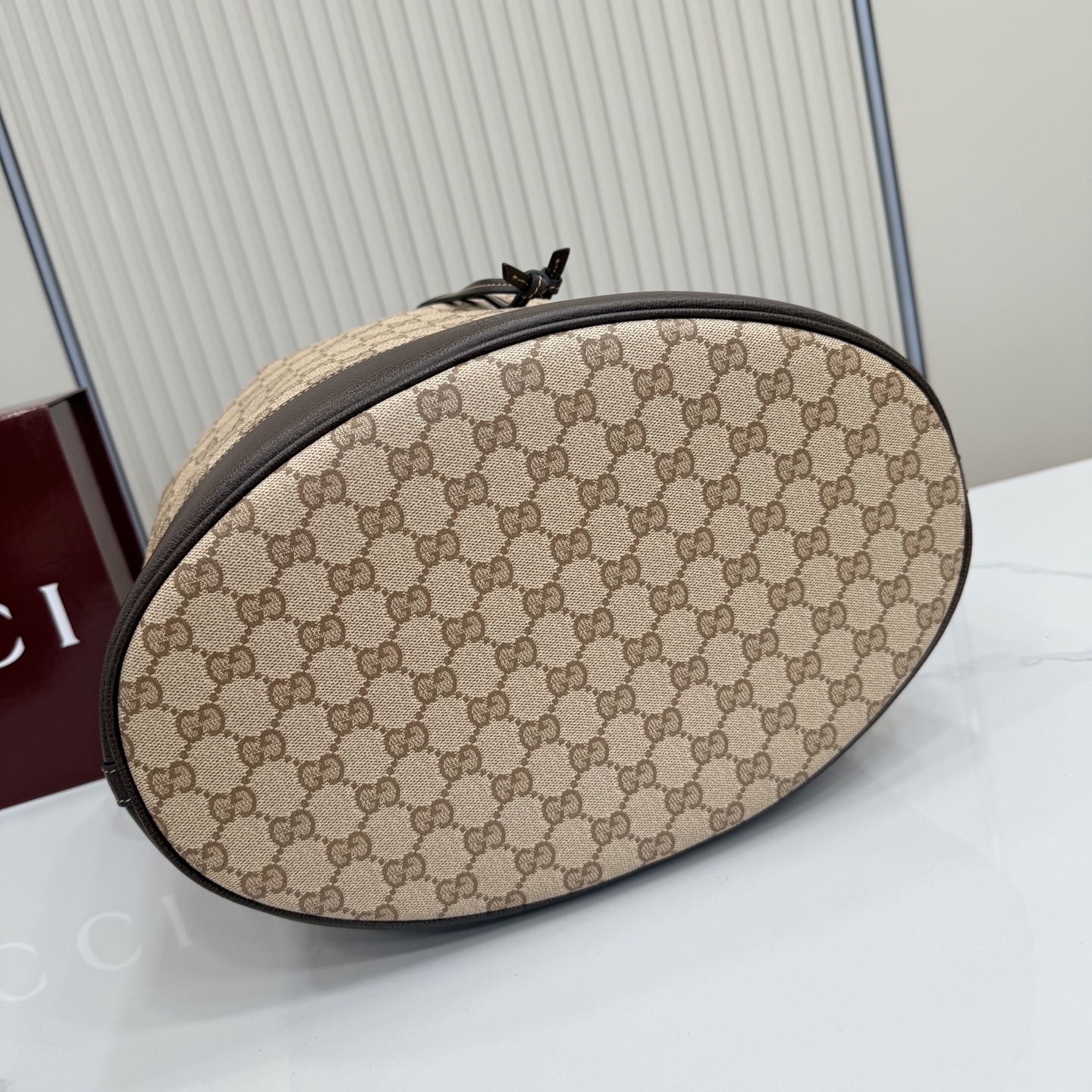 [Gucci] 구찌 Generation GG 코팅 캔버스 라지 버킷백 가방