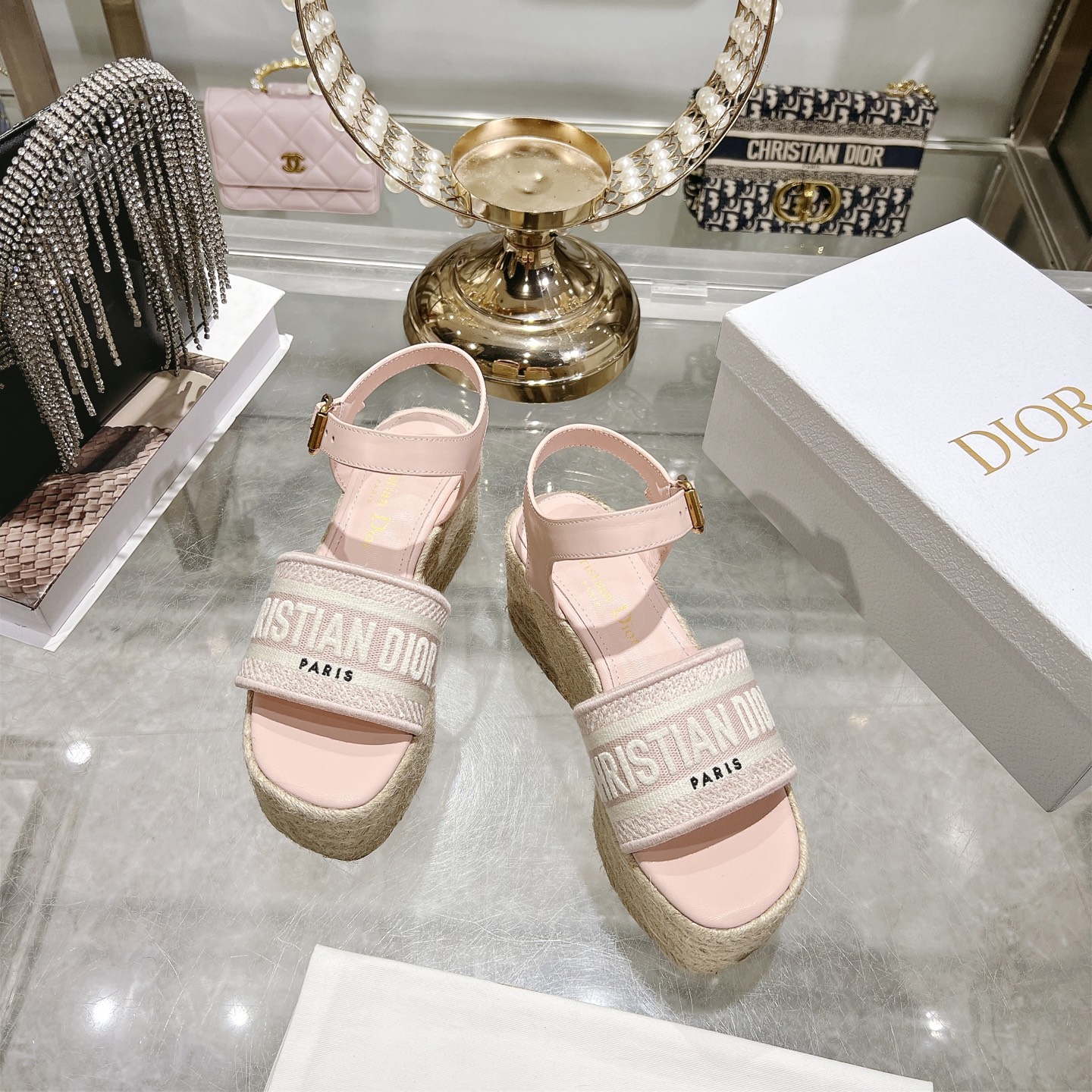 디올(DIOR) Dway 로고 밴드 앵클 스트랩 웨지 샌들 신발