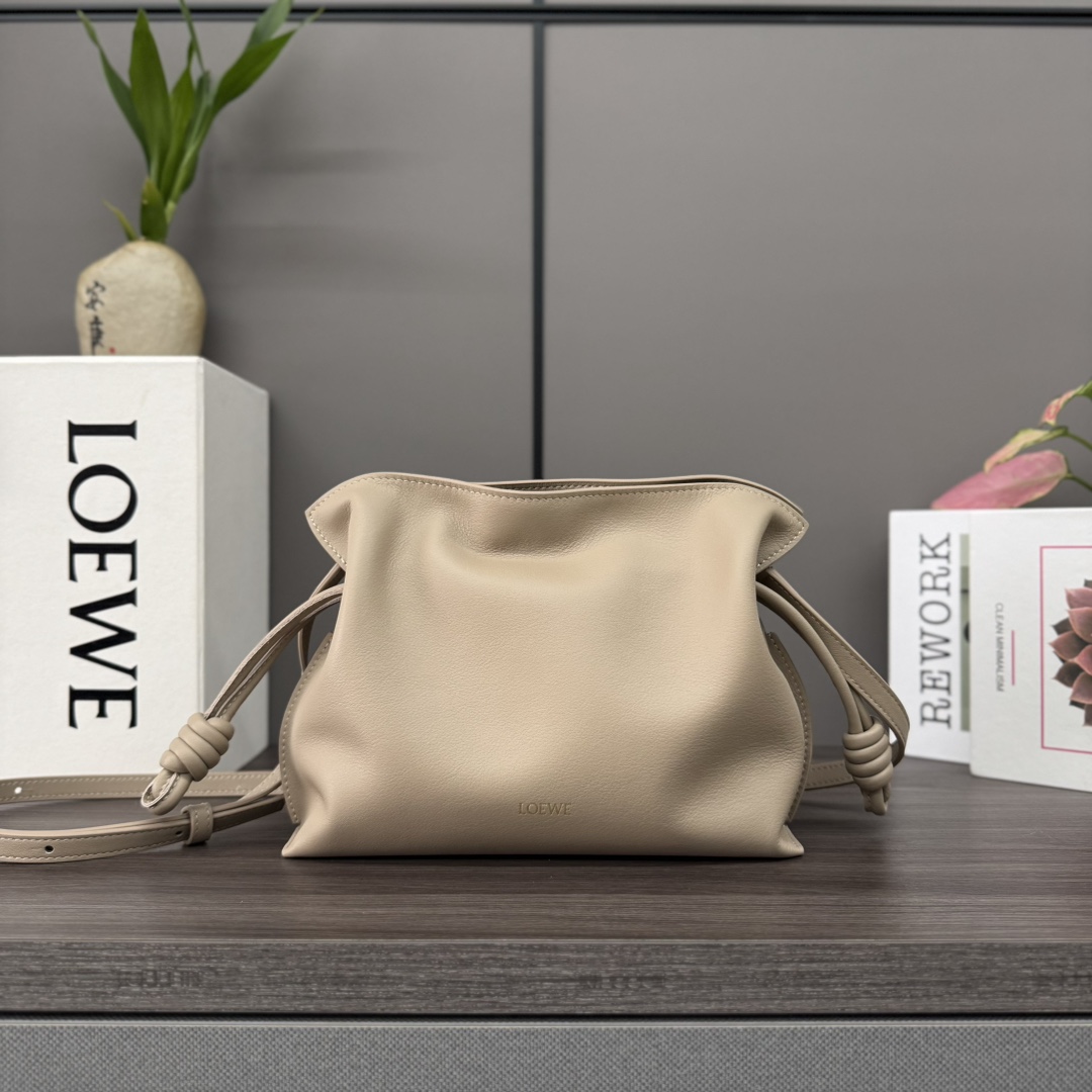 LOEWE 로에베 Flamenco 플라멩코 퍼스 나파 카프스킨 파우치 숄더백 가방