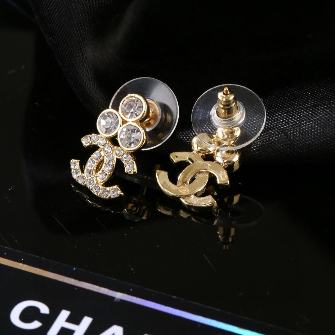 샤넬(CHANEL) 큐빅 로고 귀걸이 악세사리