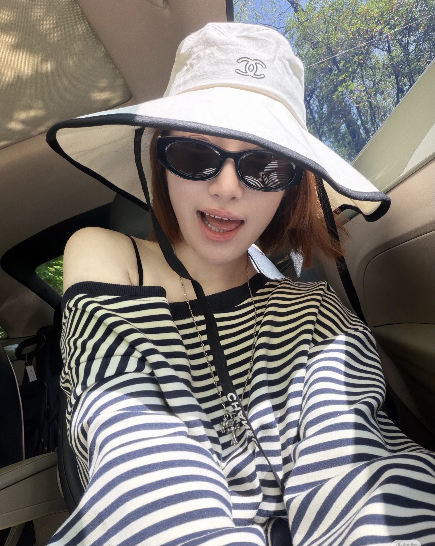 샤넬(CHANEL) 와이드 브림 버킷햇 모자