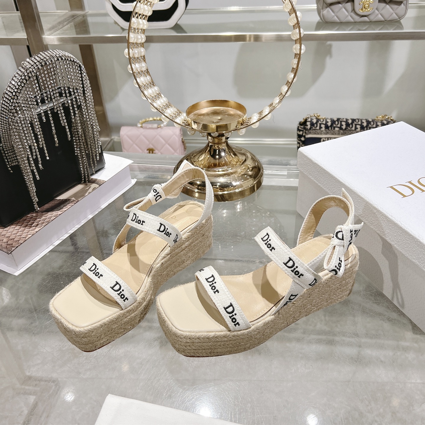 디올(DIOR) 로고 리본 더블 스트랩 플랫폼 샌들 신발