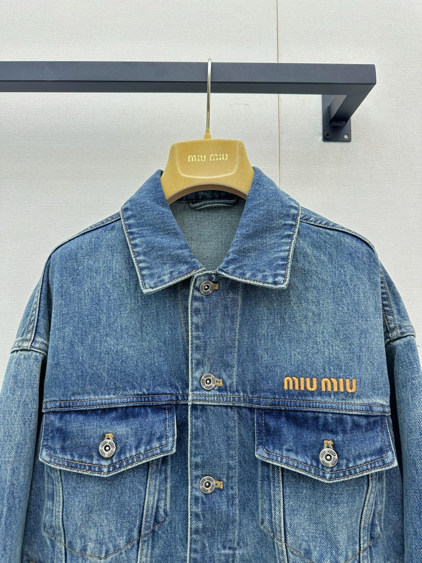 미우미우(MIU MIU) 자수 워싱 데님 재킷 상의 의류