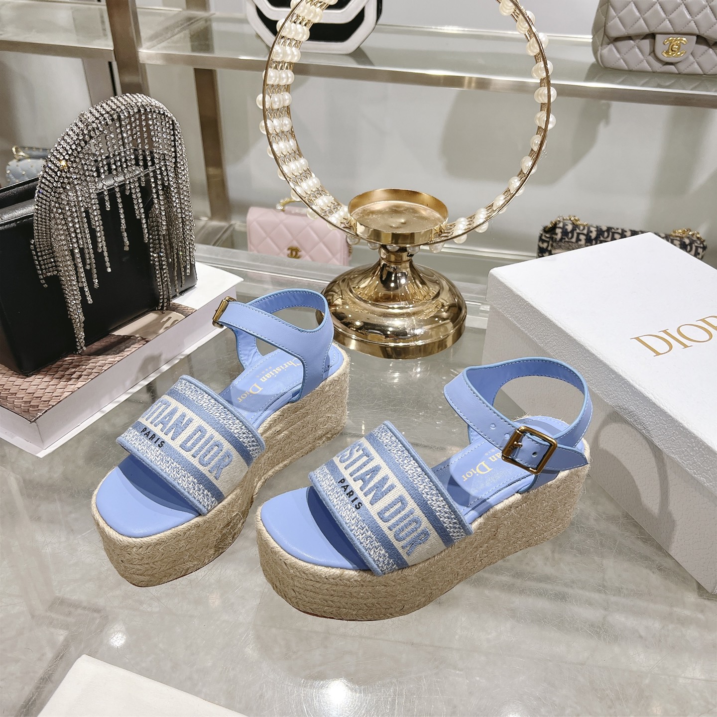 디올(DIOR) Dway 로고 밴드 앵클 스트랩 웨지 샌들 신발