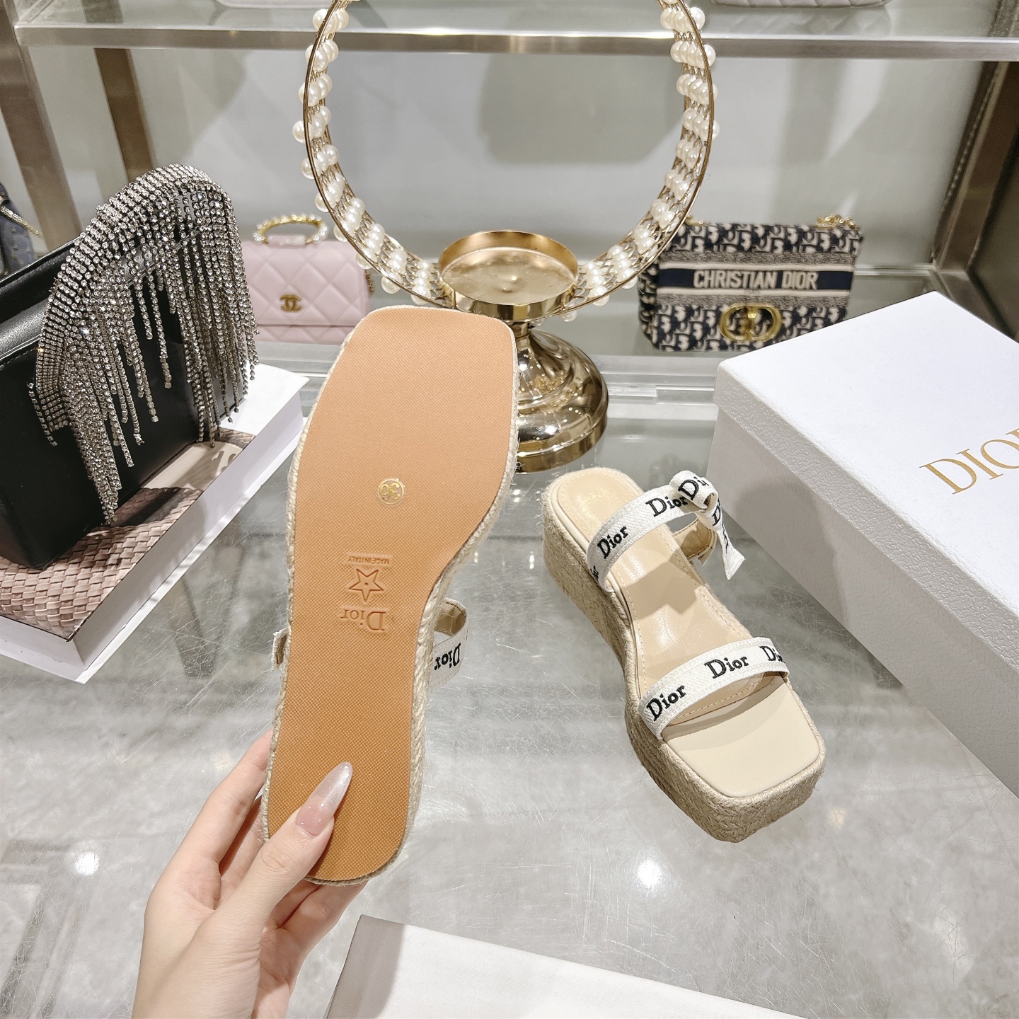 디올(DIOR) 로고 리본 더블 스트랩 플랫폼 슬리퍼 신발