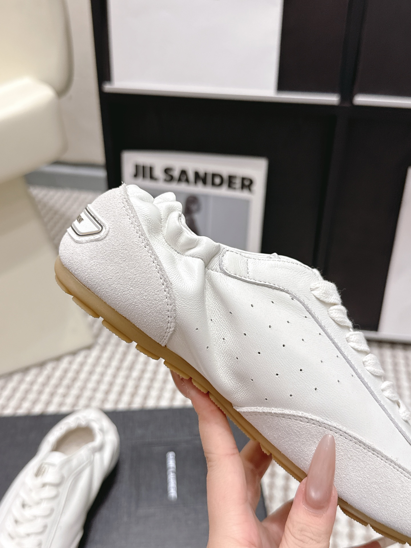 생로랑(SAINT LAURENT) 펀칭 레더 독일군 스니커즈 신발