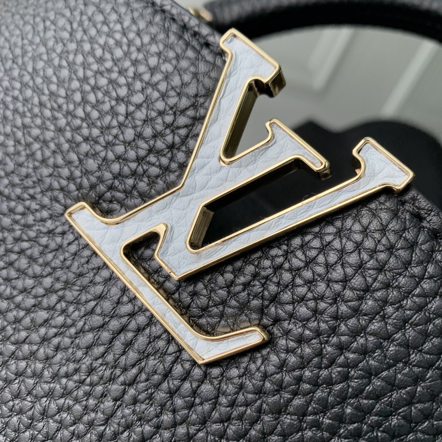 LOUIS VUITTON LV M29608 루이비통 카퓌신 미니 핸드백 (플라워그램 미니) 가방