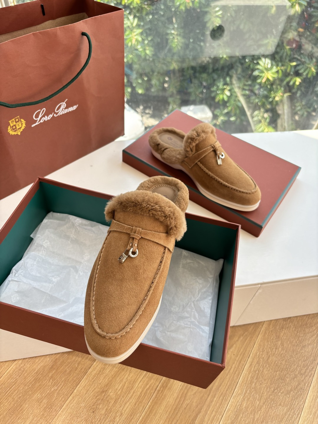 로로피아나(Loro Piana) 커플 퍼 트리밍 스웨이드 뮬 슬리퍼 신발