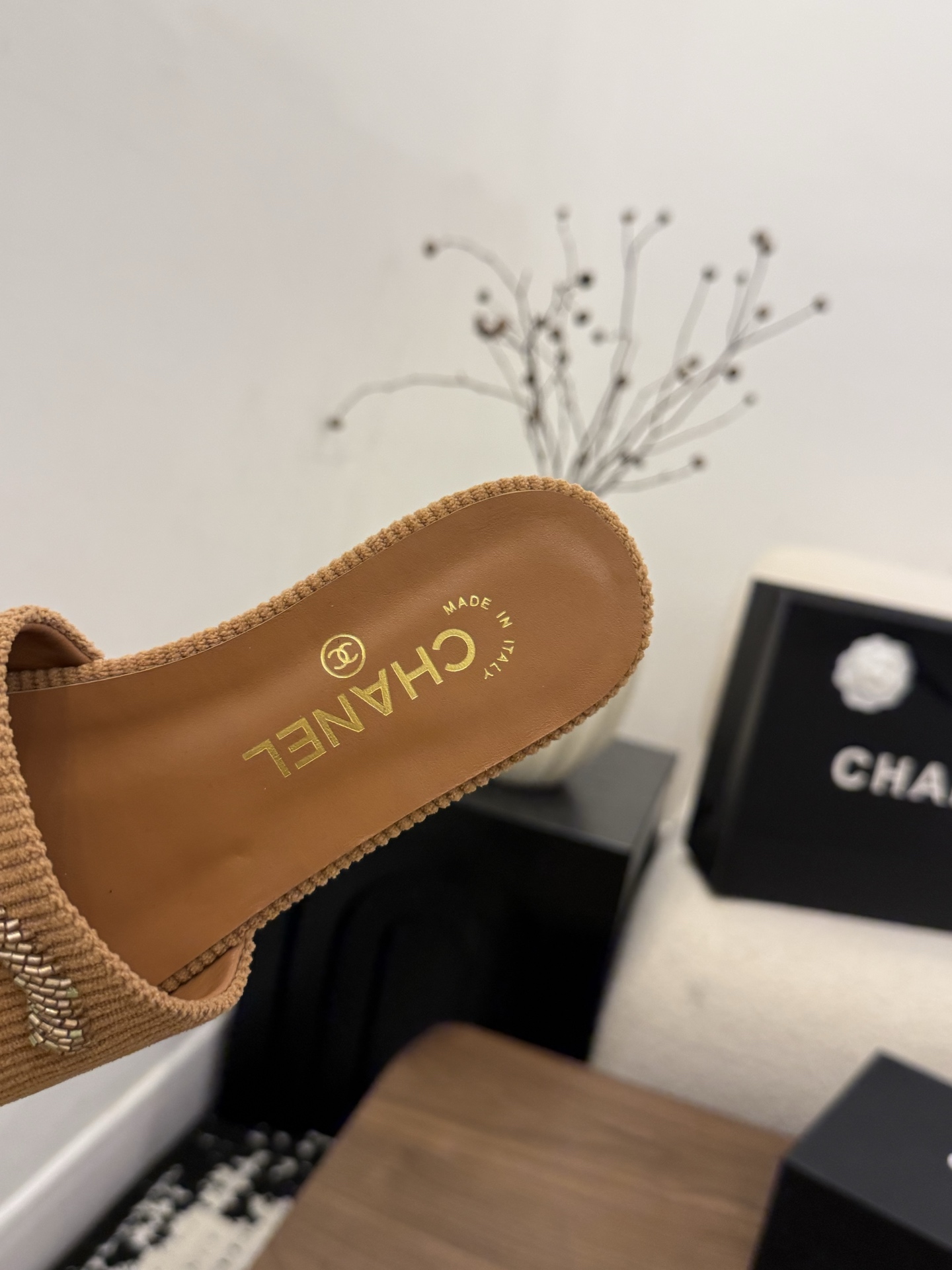 샤넬(CHANEL) 로고 스트라이프 플랫 슬리퍼 신발