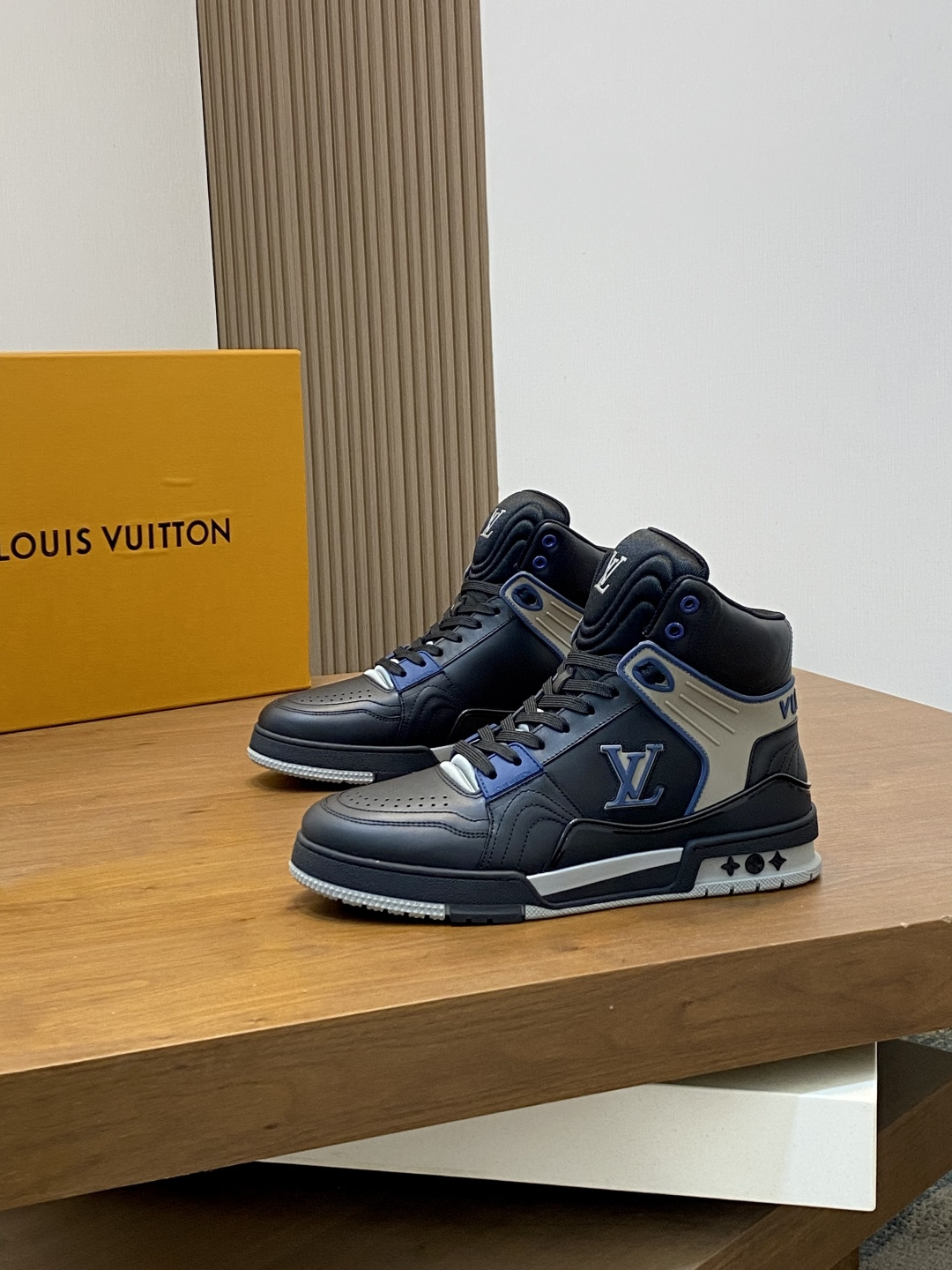 [Louis Vuitton] LV 루이비통 핸드메이드 패치워크 레더 하이탑 스니커즈 신발