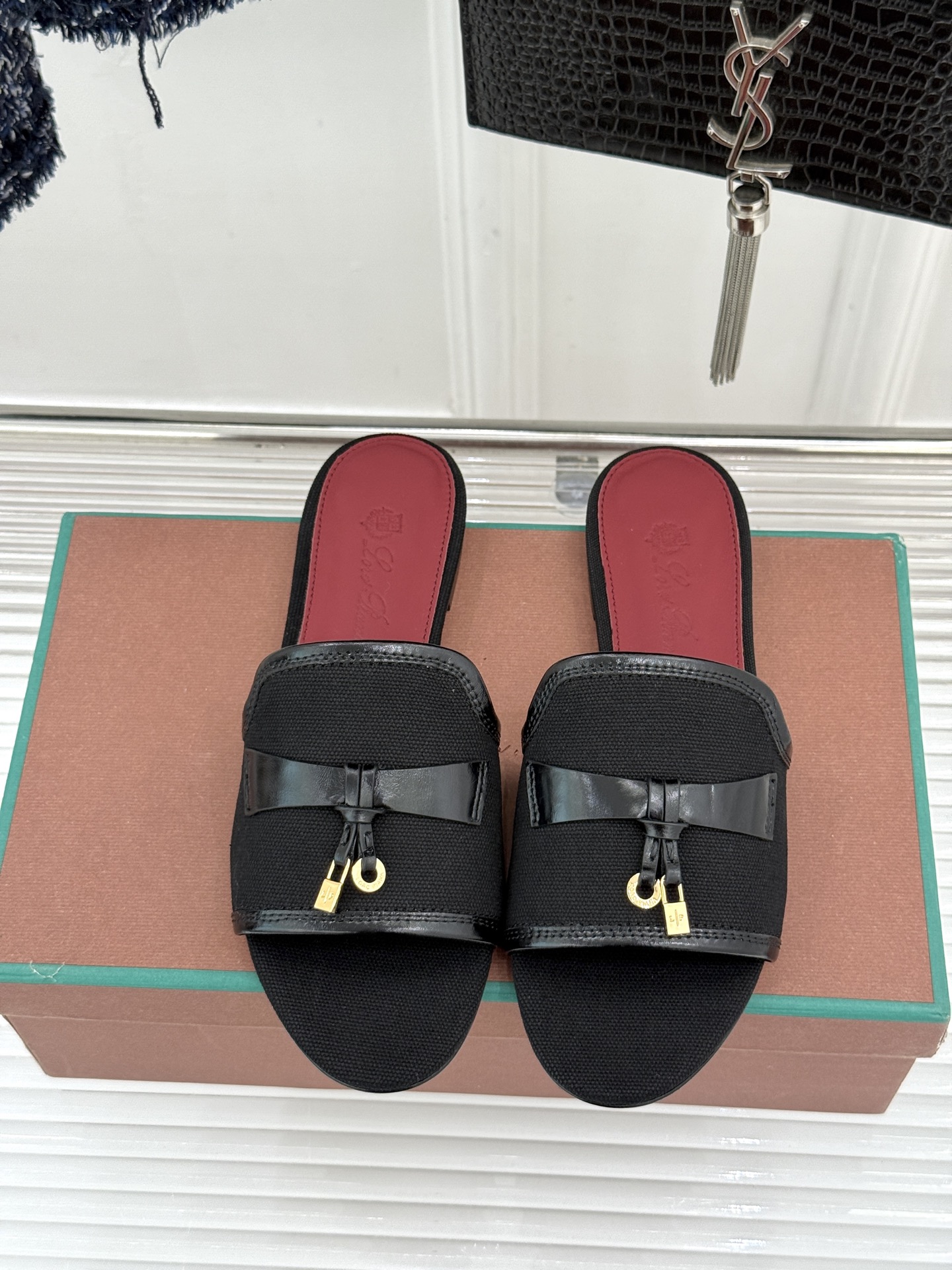 로로피아나(Loro Piana) 펜던트 뮬 샌들 신발