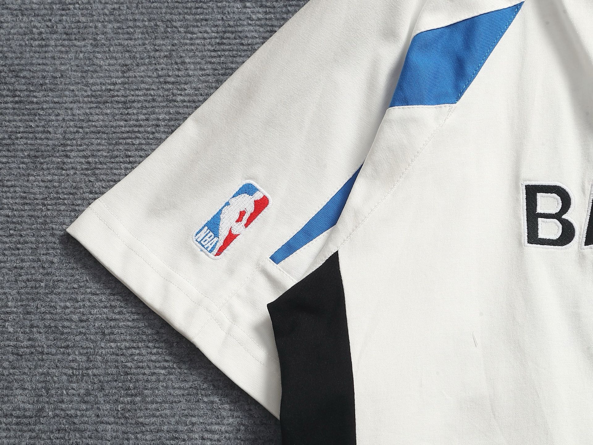 발렌시아가(BALENCIAGA) NBA 콜라보 배색 로고 반팔 티셔츠 상의 의류
