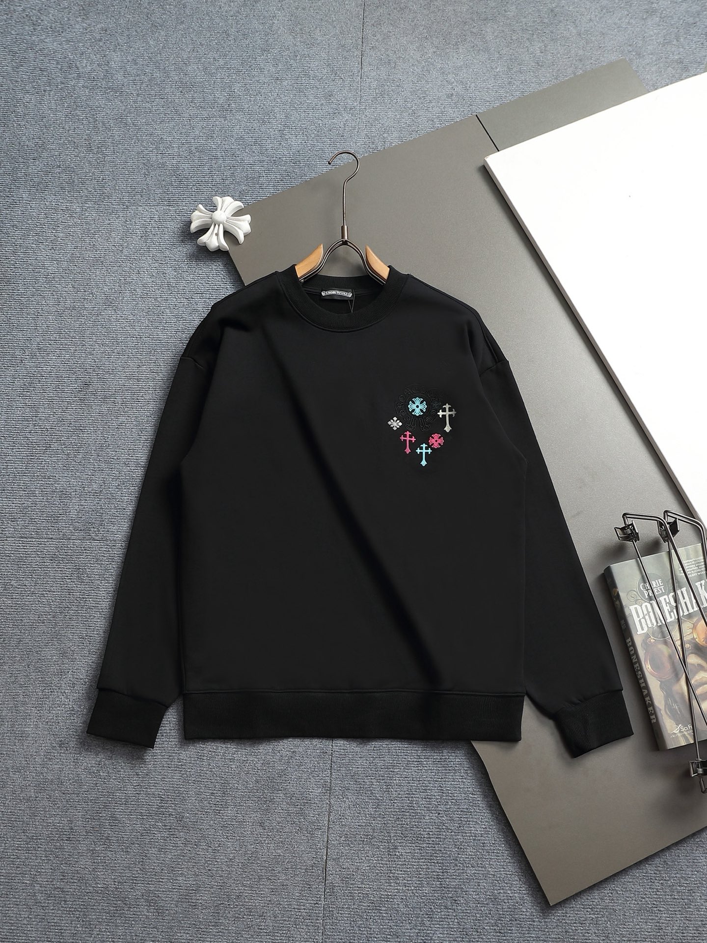 크롬하츠(CHROME HEARTS) 크로스 자수 스웨트셔츠 상의 의류
