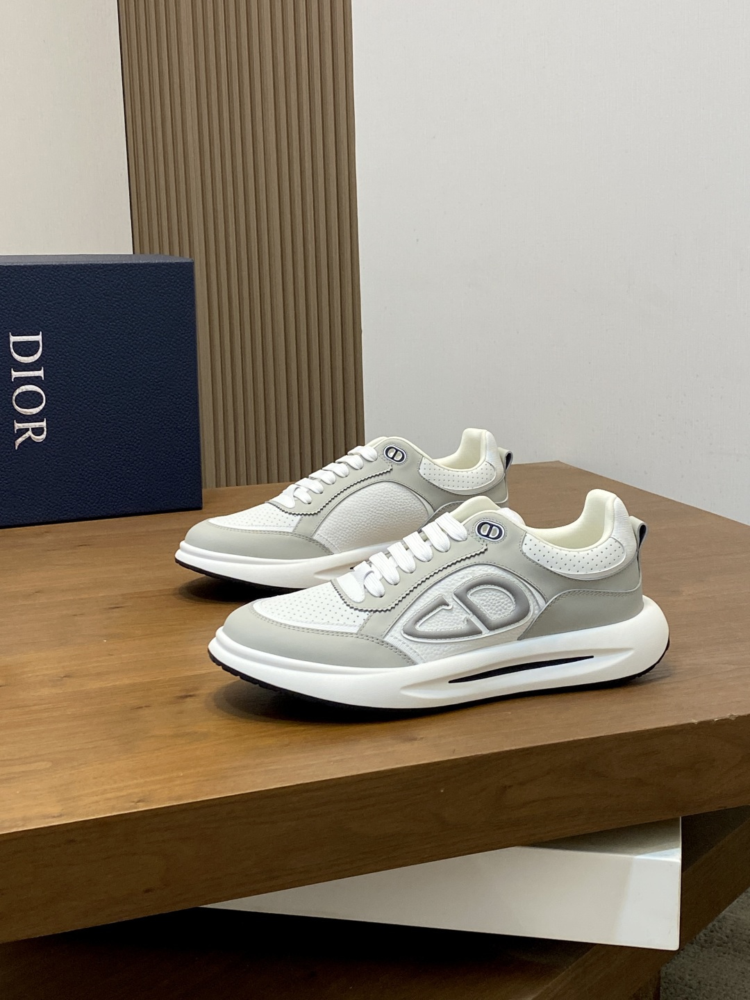 [Dior] 디올 시그니처 엠보스 & 패브릭 콤비 스니커즈 신발
