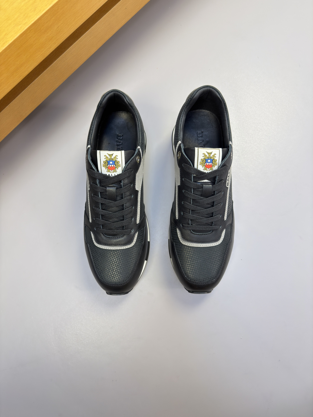 [Bally] 발리 프리미엄 나파·페블 레더 & 스웨이드 콤비 스니커즈 신발