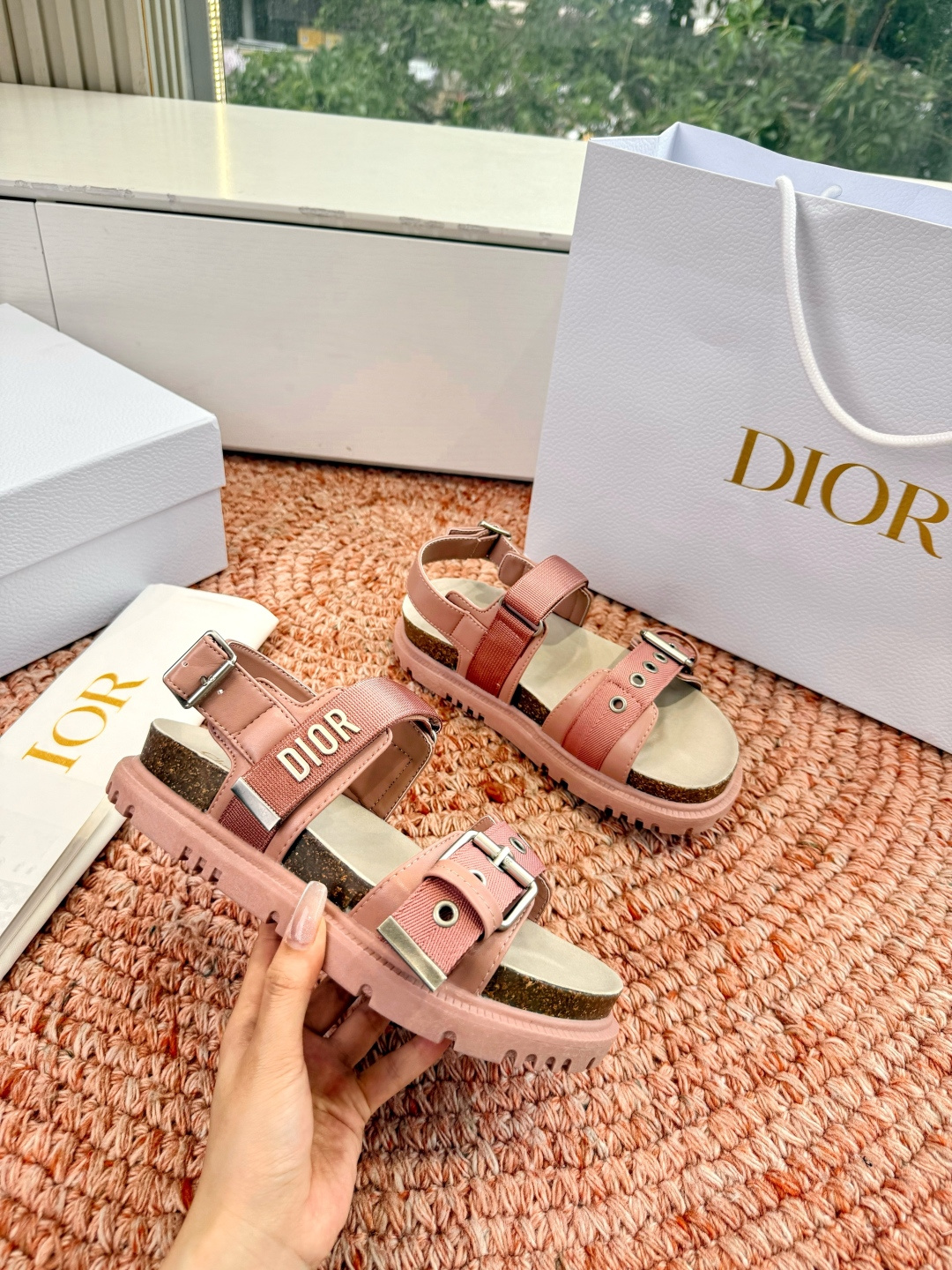 디올(DIOR) CD 버클 샌들 신발