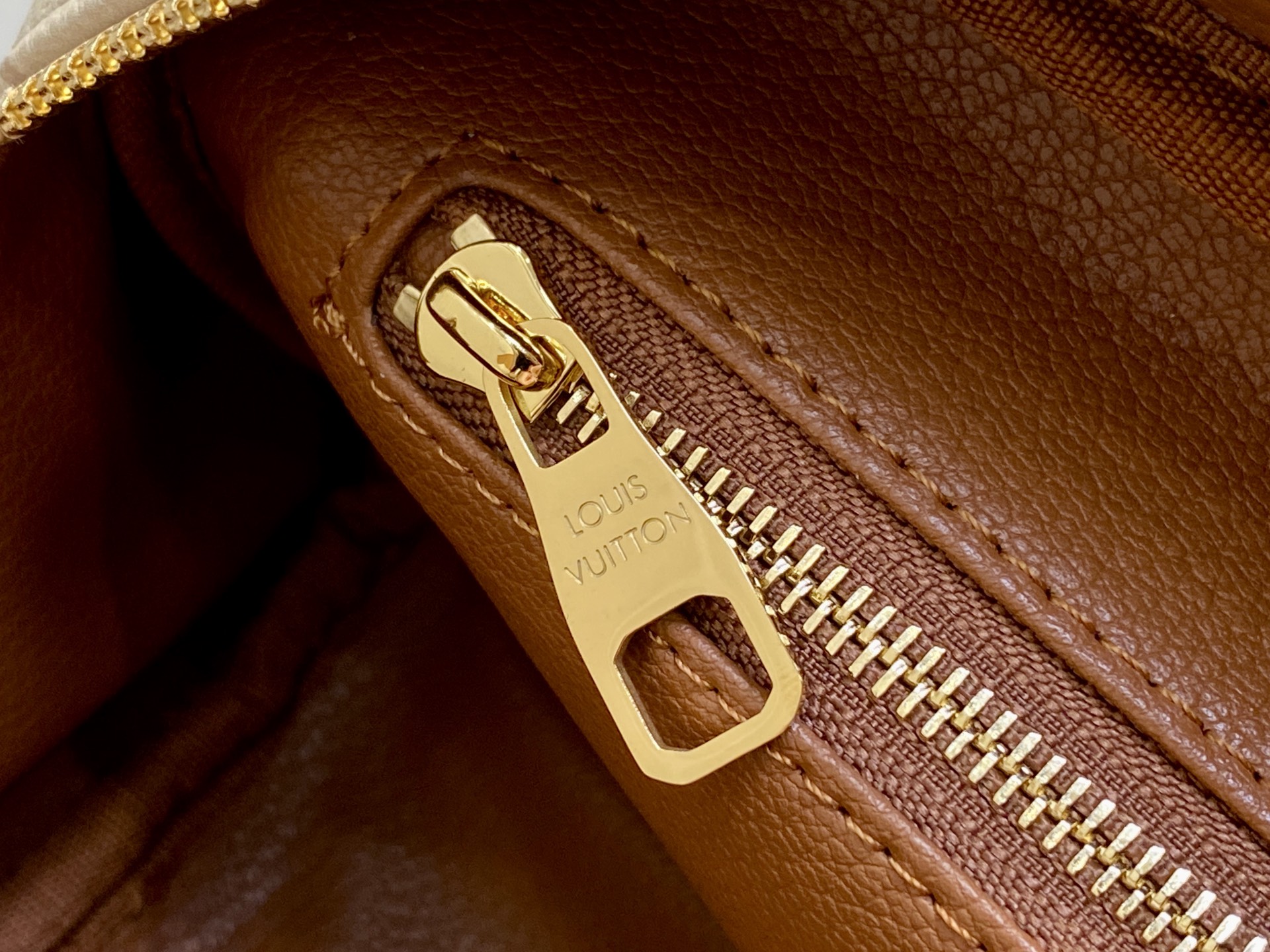 [Louis Vuitton] LV 루이비통 모노그램 플러스 돕 키트 트래블 파우치 백 가방