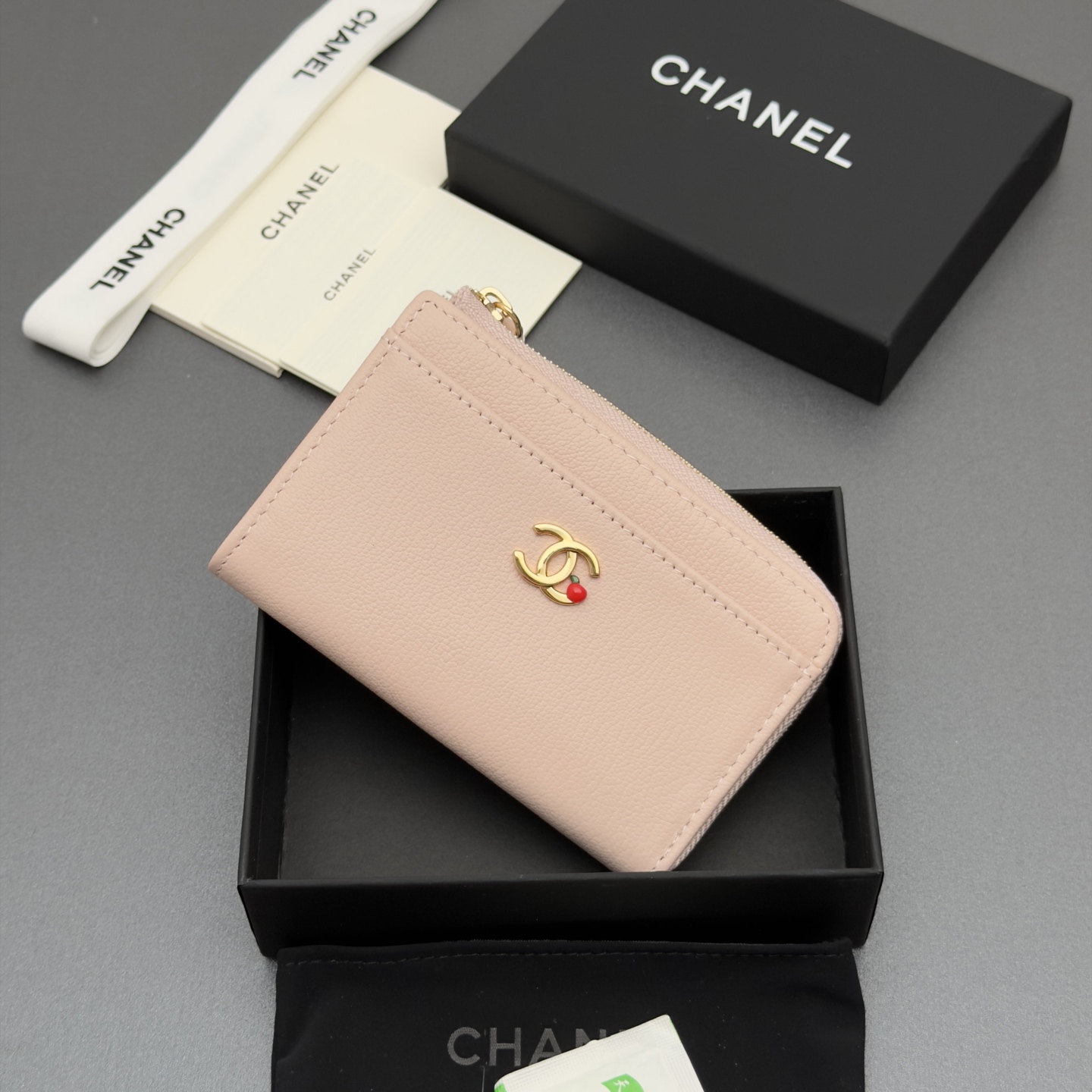 [Chanel] 샤넬 메탈 로고 지퍼 카드/코인 지갑