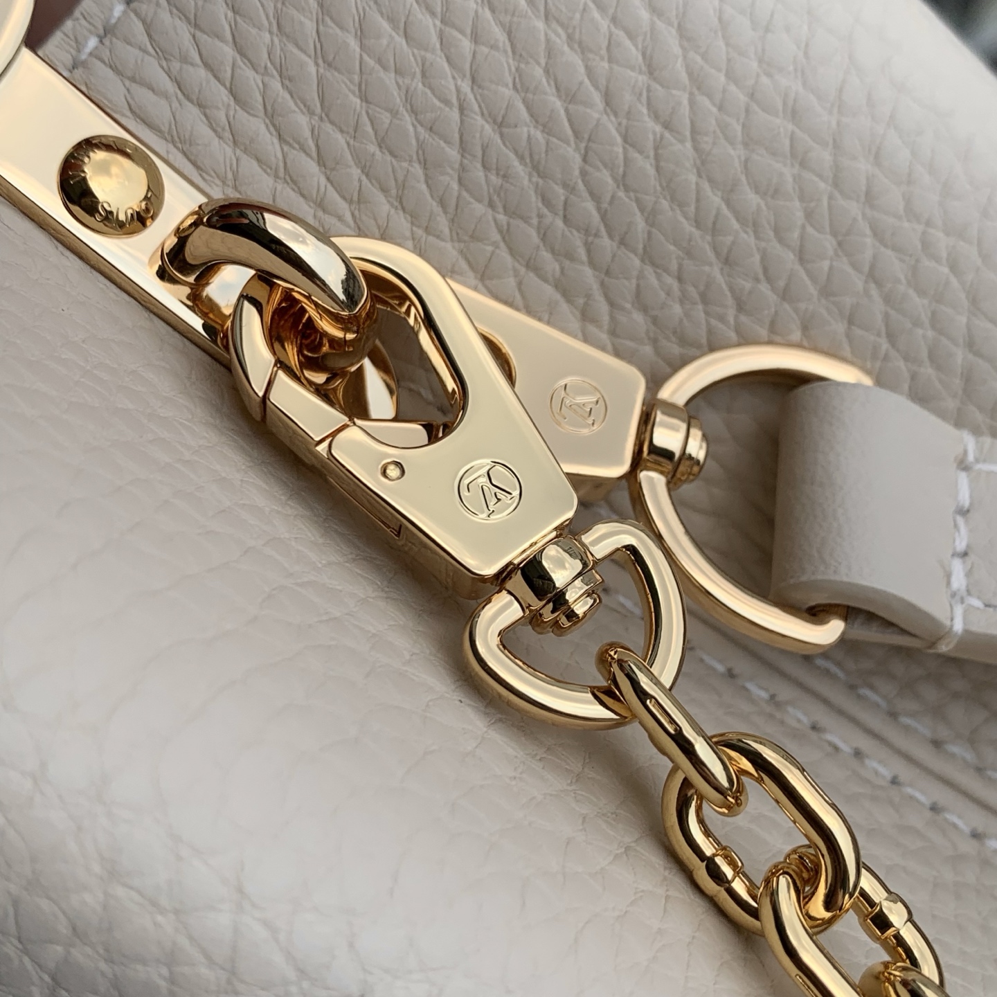 LOUIS VUITTON LV M2A443 루이비통 카푸신 소형 핸드백 (Capucines BB) 가방