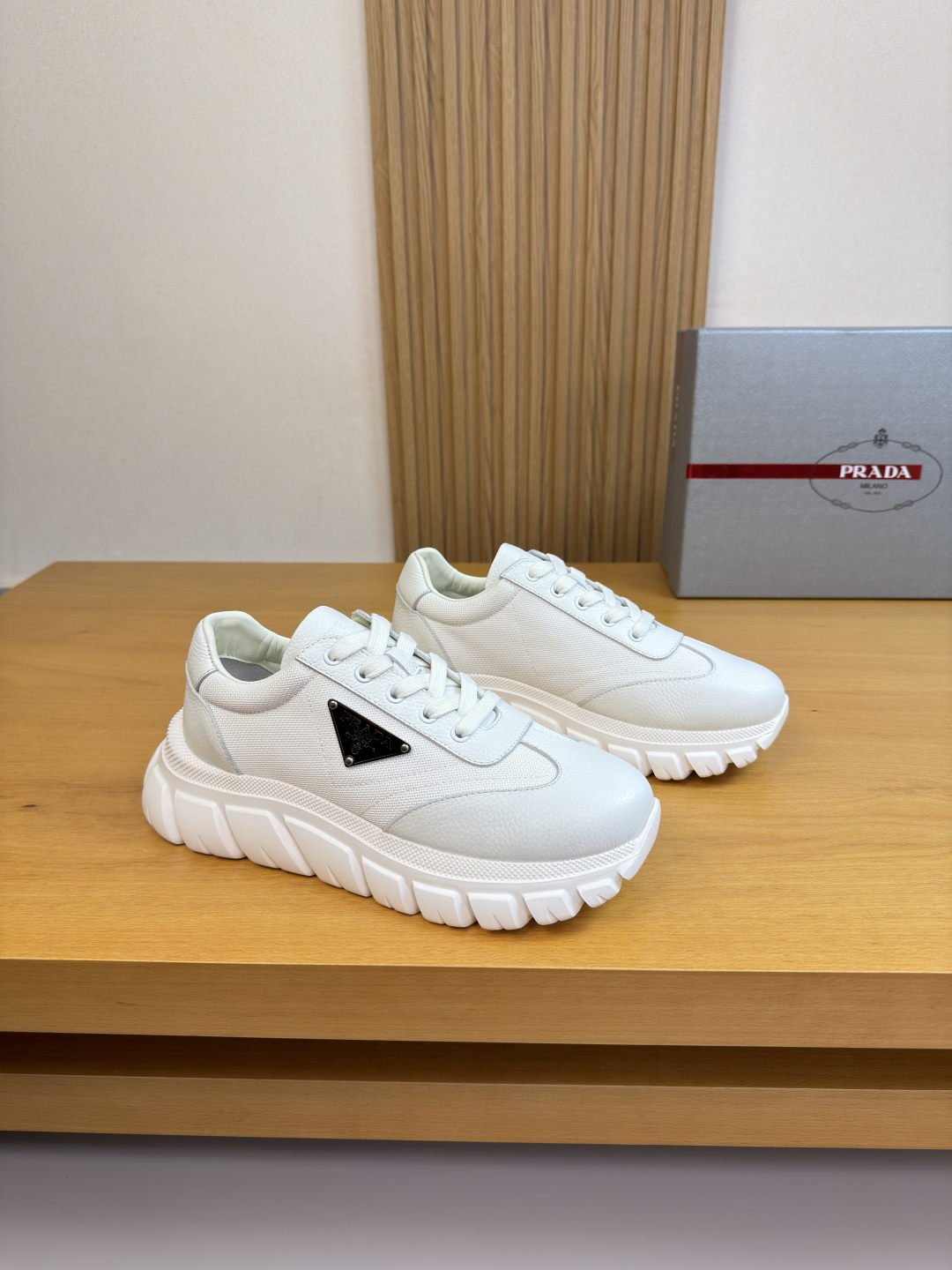 PRADA 프라다 리치 소가죽 & 캔버스 스니커즈 신발