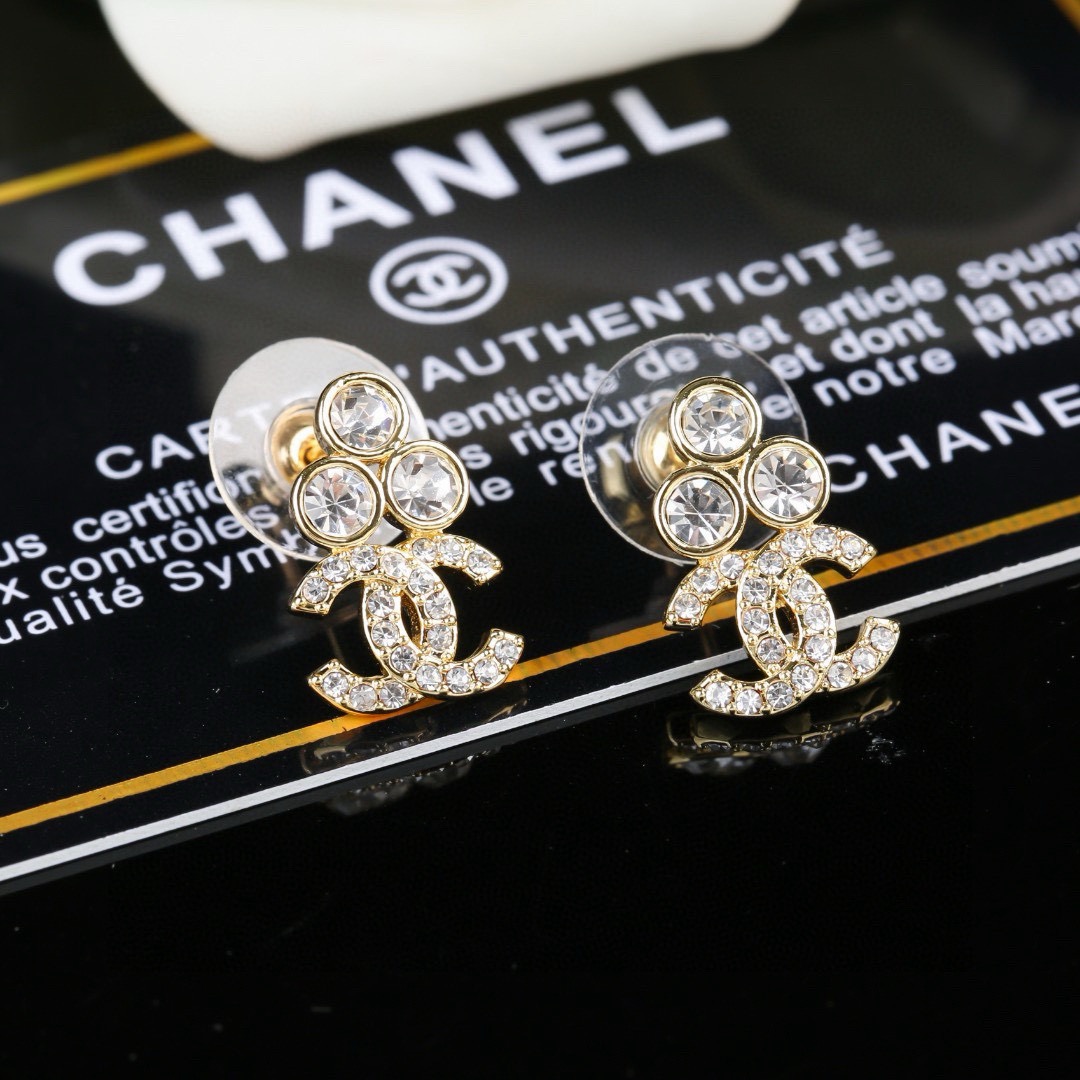 샤넬(CHANEL) 큐빅 로고 귀걸이 악세사리